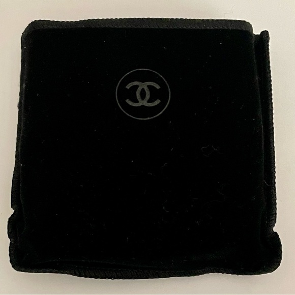 Chanel LES BEIGES Healthy Glow Natural Eyeshadow Palette in “Golden” - Picture 5 of 9